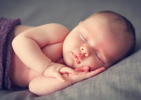 Trẻ sơ sinh ngủ nhiều và những điều mẹ nên biết