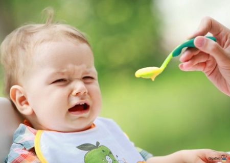 Trẻ sơ sinh lười ăn – nguyên nhân và cách xử lý