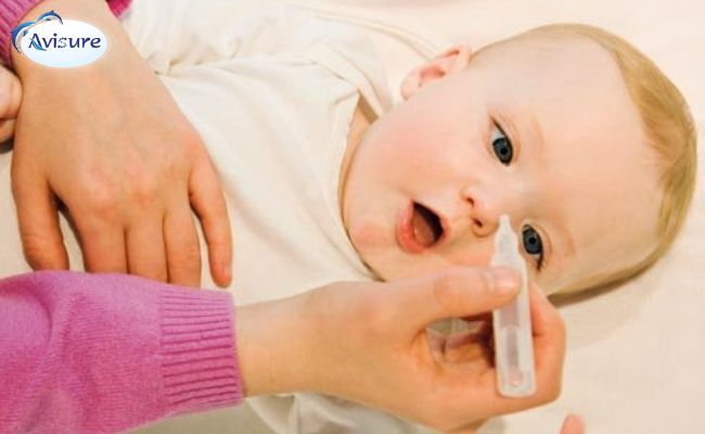 Ba mẹ nhỏ nước muối cho bé 2-3 lần/ngày để bệnh được giảm nhanh